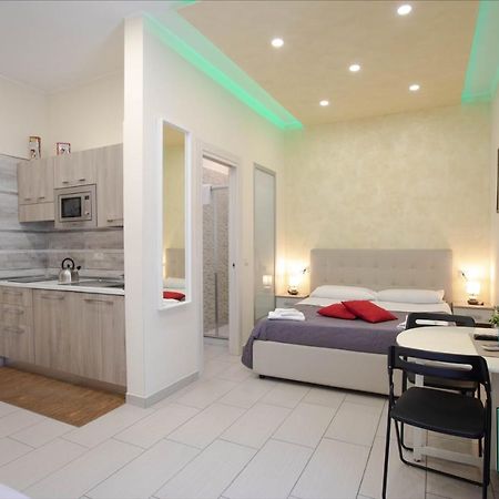 Room25Mq Picasso Cercola Luaran gambar