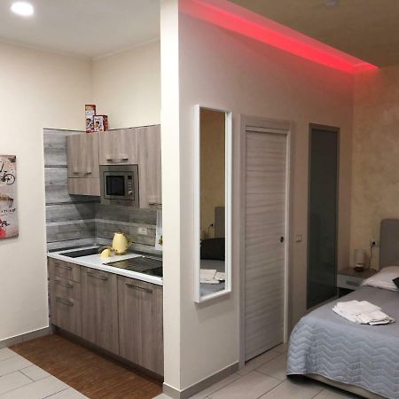 Room25Mq Picasso Cercola Luaran gambar