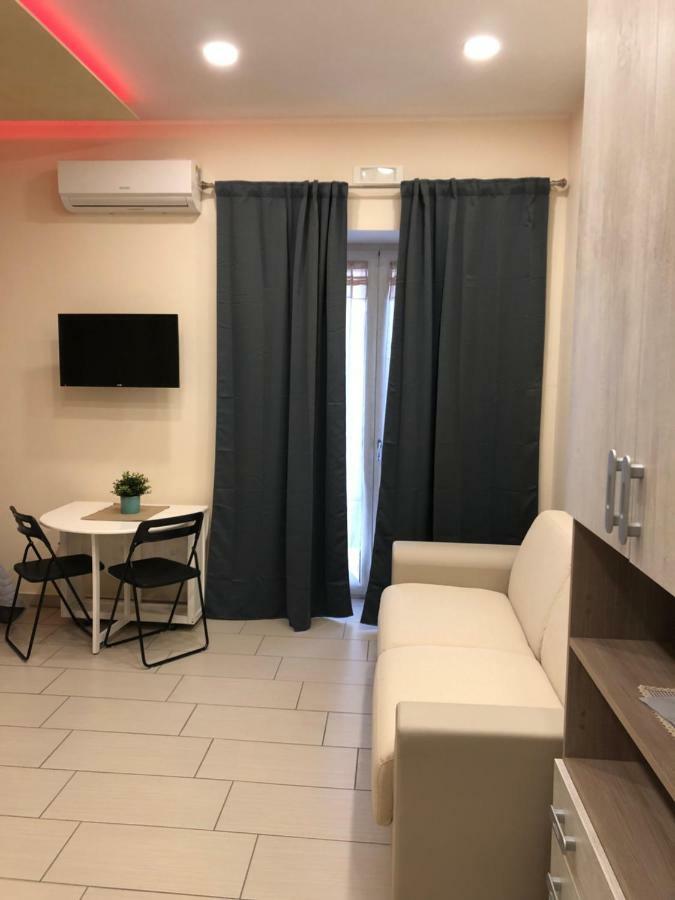 Room25Mq Picasso Cercola Luaran gambar