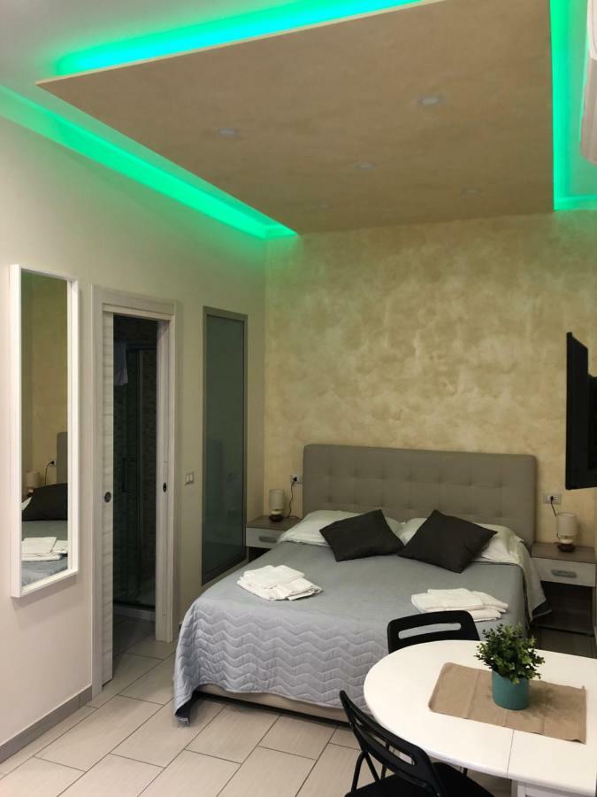 Room25Mq Picasso Cercola Luaran gambar