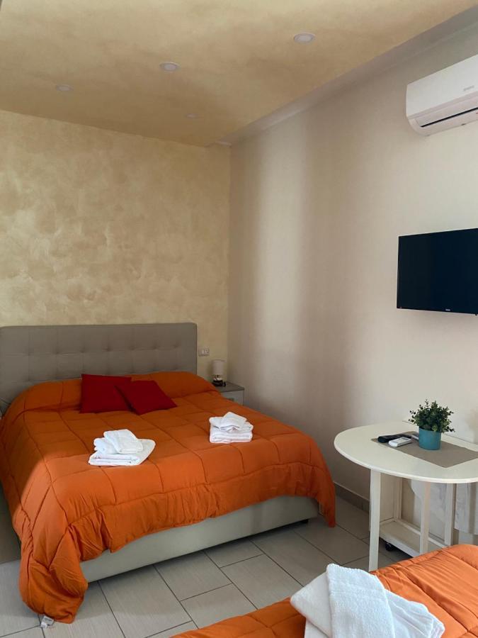 Room25Mq Picasso Cercola Luaran gambar